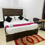 Hotel S R Palace - Free Airport Drop For Minimum 05 Nights Stay - 5 Mins From Igi & Domestic Airport Delhi