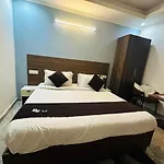 Hotel S R Palace - Free Airport Drop For Minimum 05 Nights Stay - 5 Mins From Igi & Domestic Airport Delhi