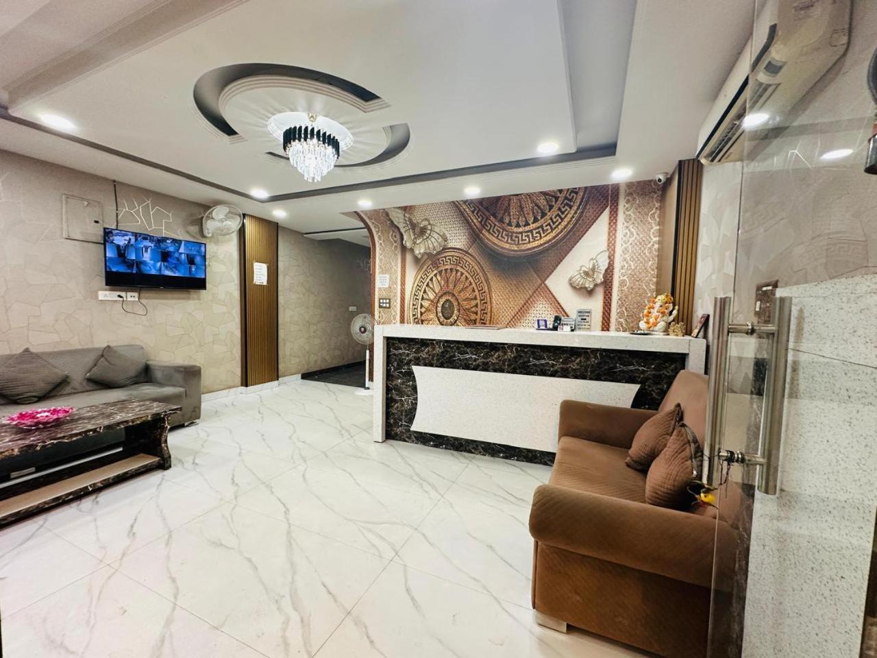 S R Palace - Free Airport Drop For Minimum 05 Nights - 5 Mins From Igi & Domestic Airport Delhi Hotel 3*